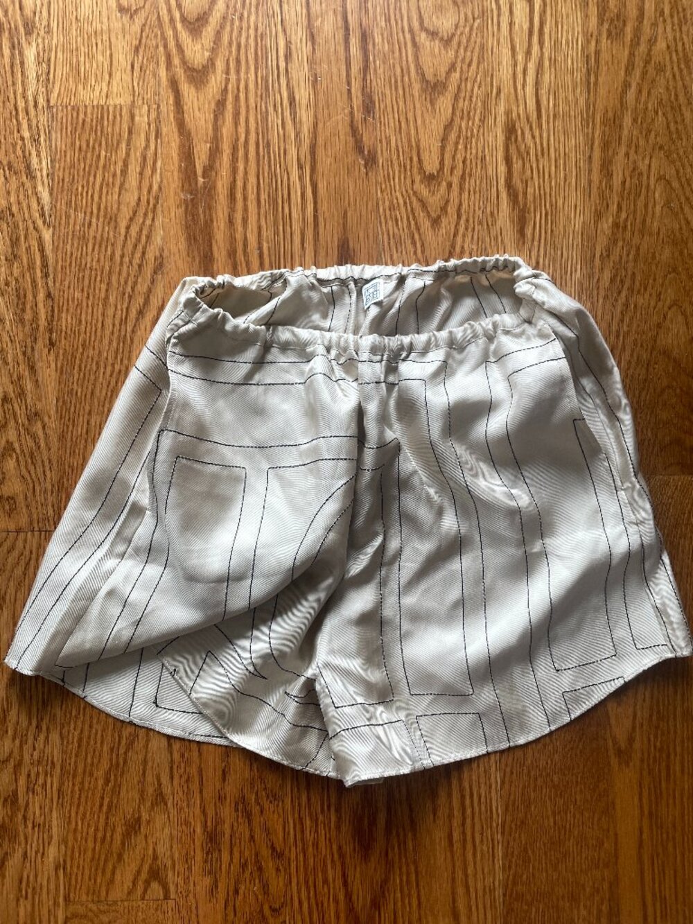 NEW, NEVER WORN Toteme Monogram Silk PJ Shorts in Cream (Size 32)